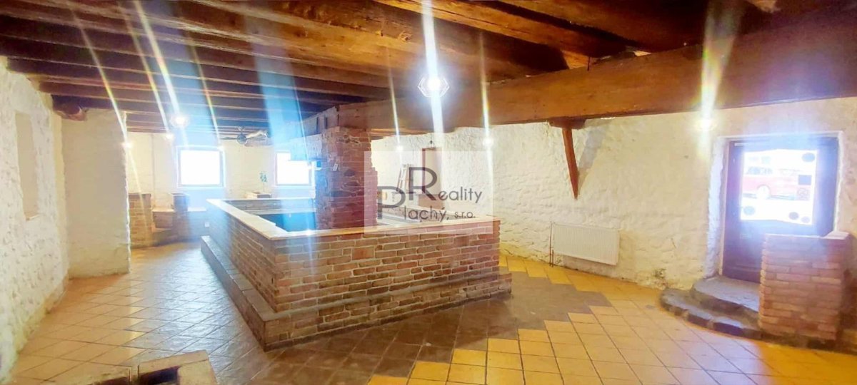 Fotografie 1 - Pronájem komerční nemovitosti · 300 m²