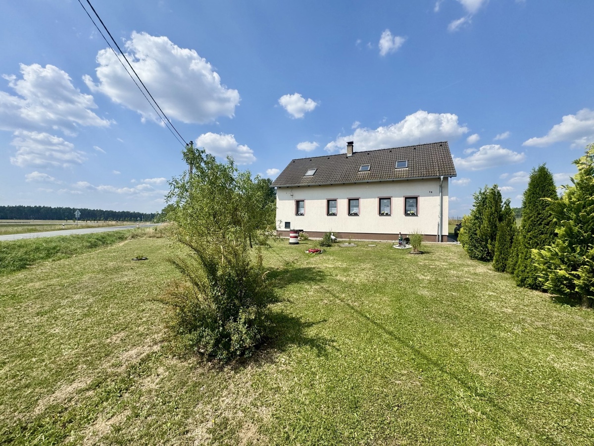 Фото 1 - Продаж будинку · Сімейний будинок · 200 m² · 4 кімнати
