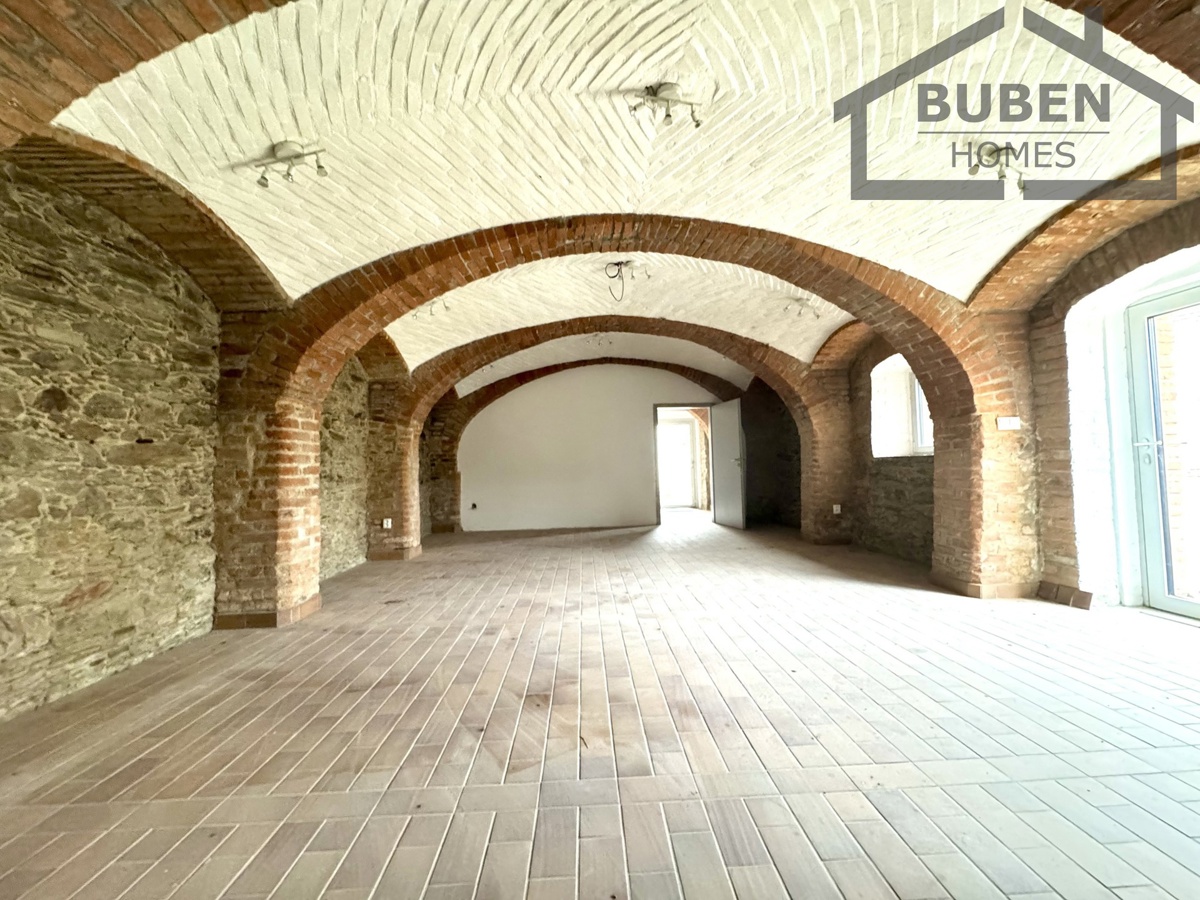 Фото 4 - Продаж будинку · Сімейний будинок · 790 m² · 5 кімнат