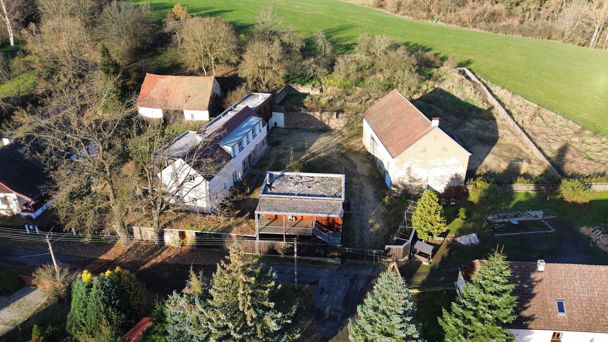 Фото 1 - Продаж будинку · Сімейний будинок · 790 m² · 5 кімнат