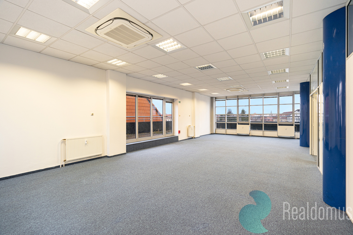 Fotografie 1 - Pronájem komerční nemovitosti · Kancelář · 378 m²