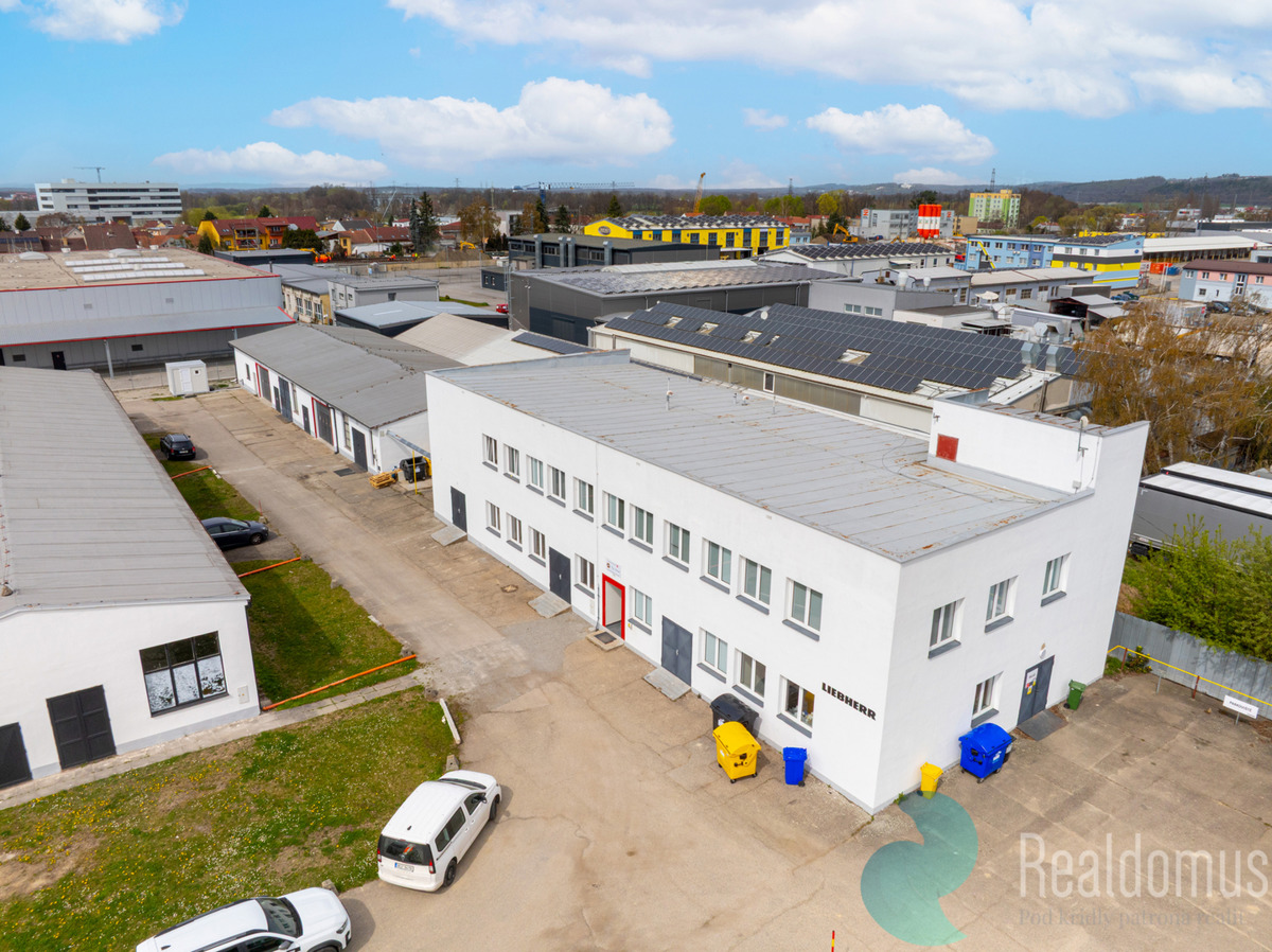Fotografie 1 - Pronájem komerční nemovitosti · Kancelář · 349 m²