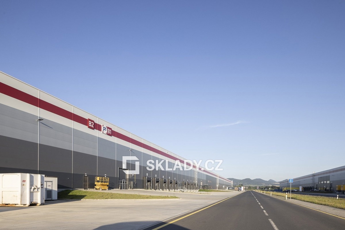 Photo 1 - Commercial property for rent · Warehouse · 5 000 m²