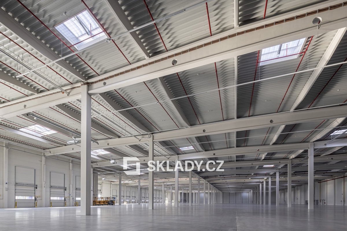 Photo 2 - Commercial property for rent · Warehouse · 5 000 m²