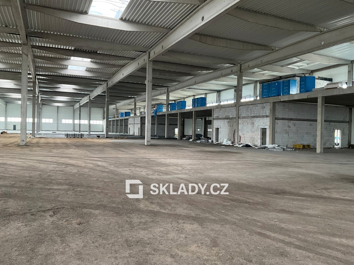 Photo 3 - Commercial property for rent · 1 700 m²