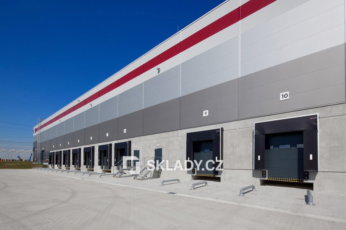 Photo 1 - Commercial property for rent · Warehouse · 10 000 m²