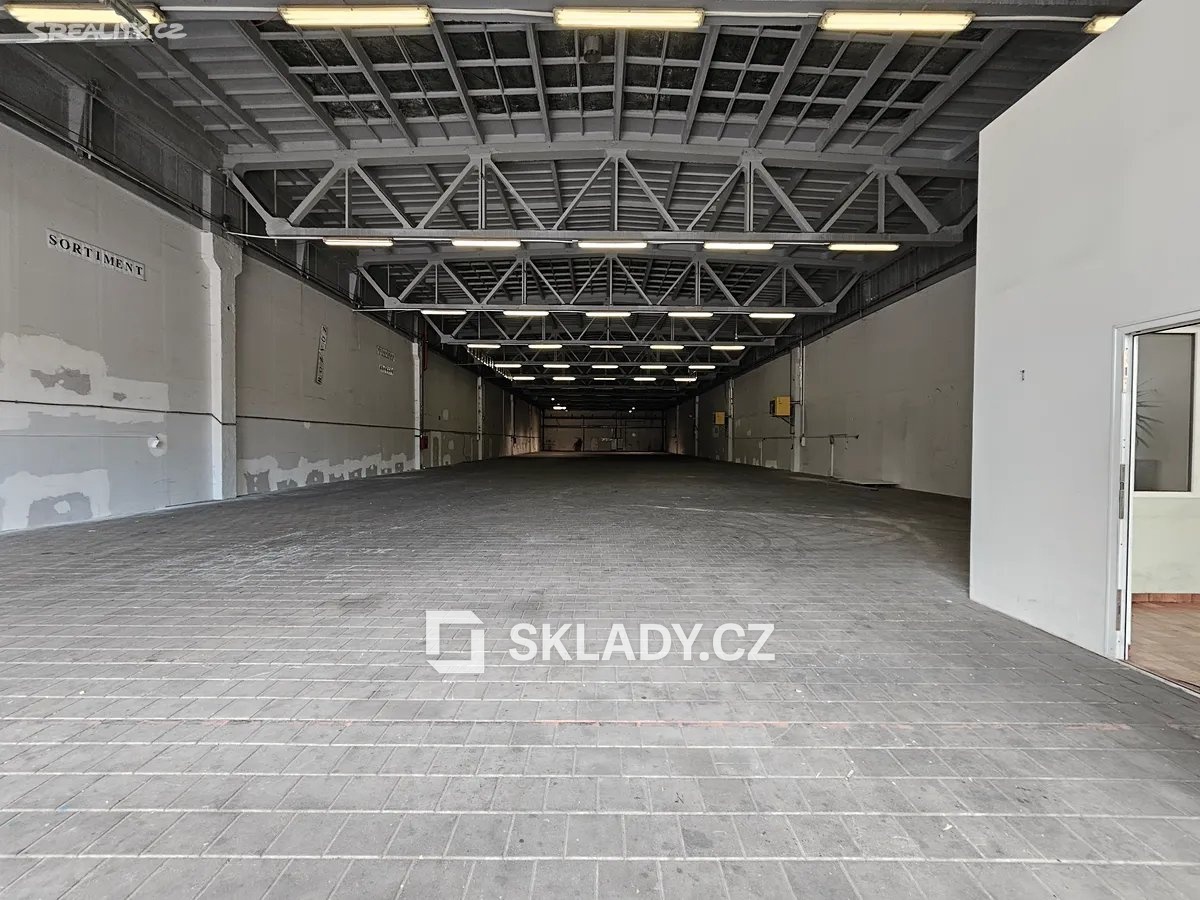 Фото 2 - Аренда коммерческой недвижимости · 1 463 m²