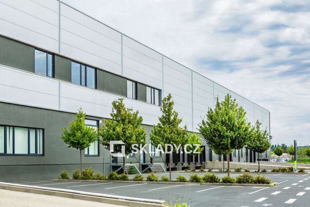 Photo 1 - Commercial property for rent · Warehouse · 10 000 m²