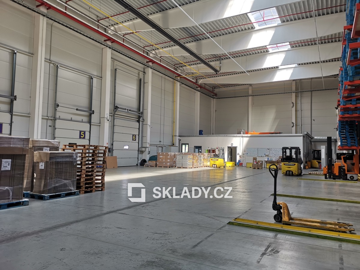 Fotografie 3 - Pronájem komerční nemovitosti · Sklad · 2 000 m²