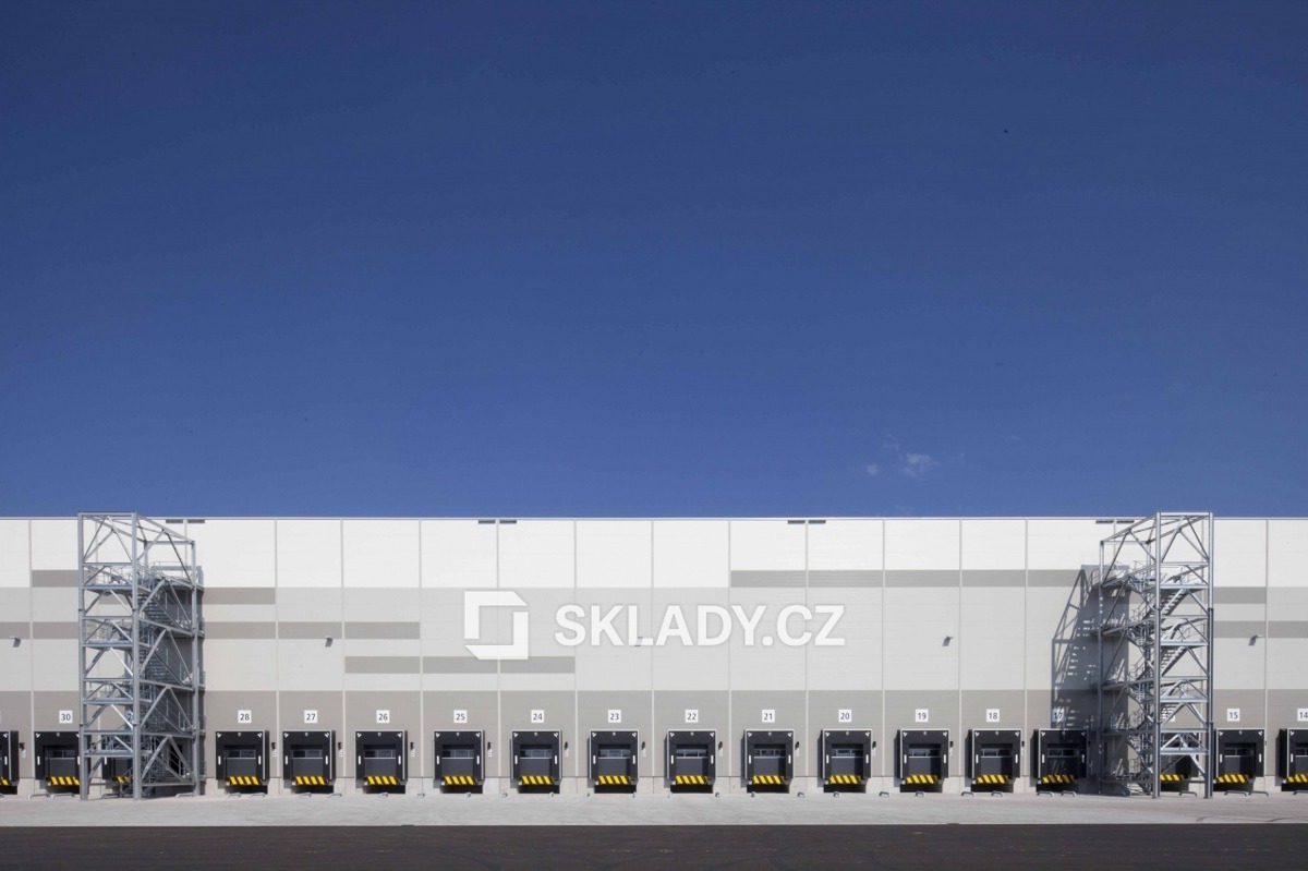 Fotografie 3 - Pronájem komerční nemovitosti · Sklad · 20 000 m²
