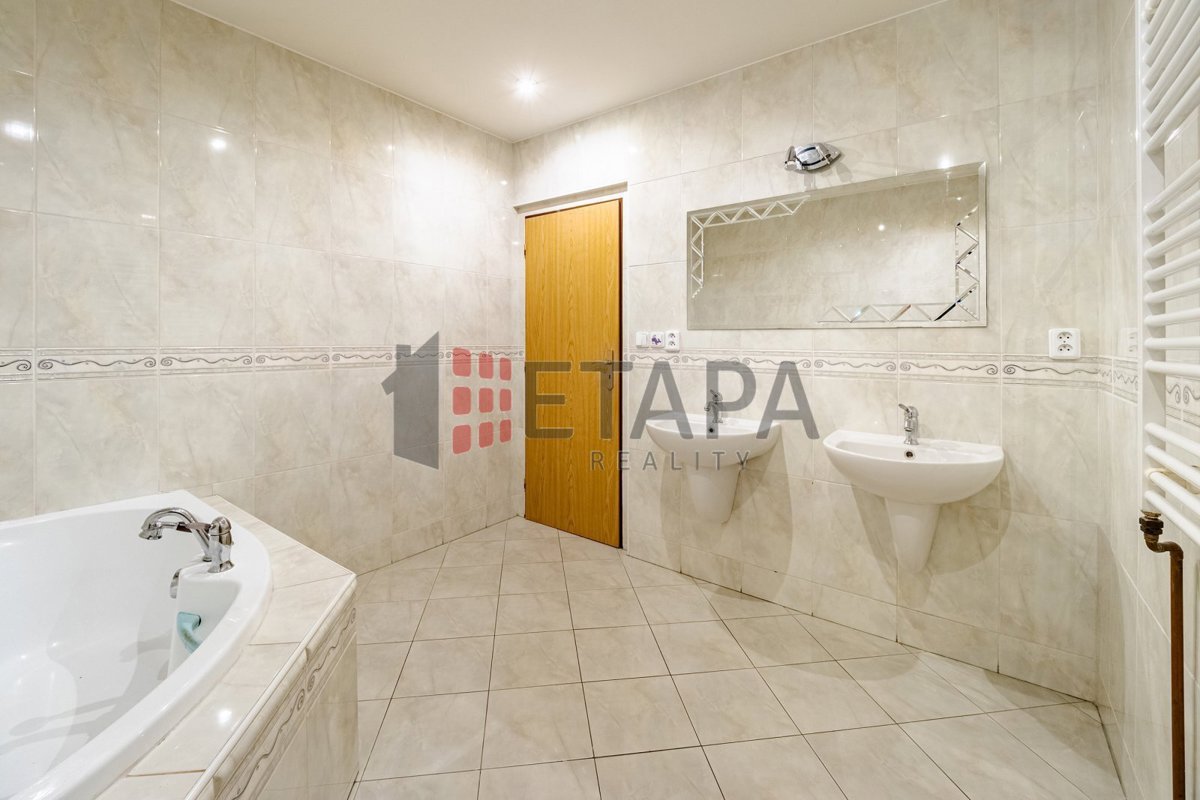 Фото 4 - Продаж будинку · Сімейний будинок · 432 m²