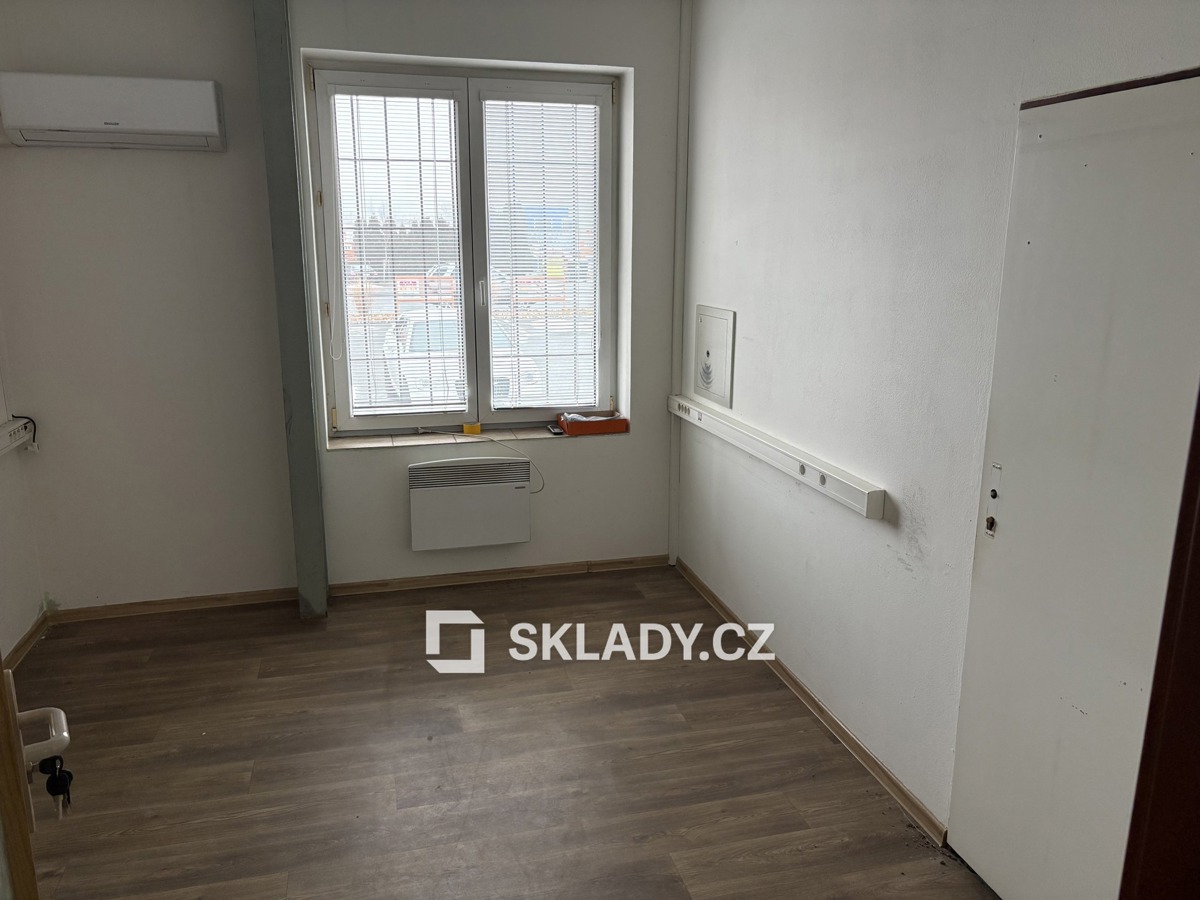 Photo 4 - Commercial property for rent · Warehouse · 1 200 m²