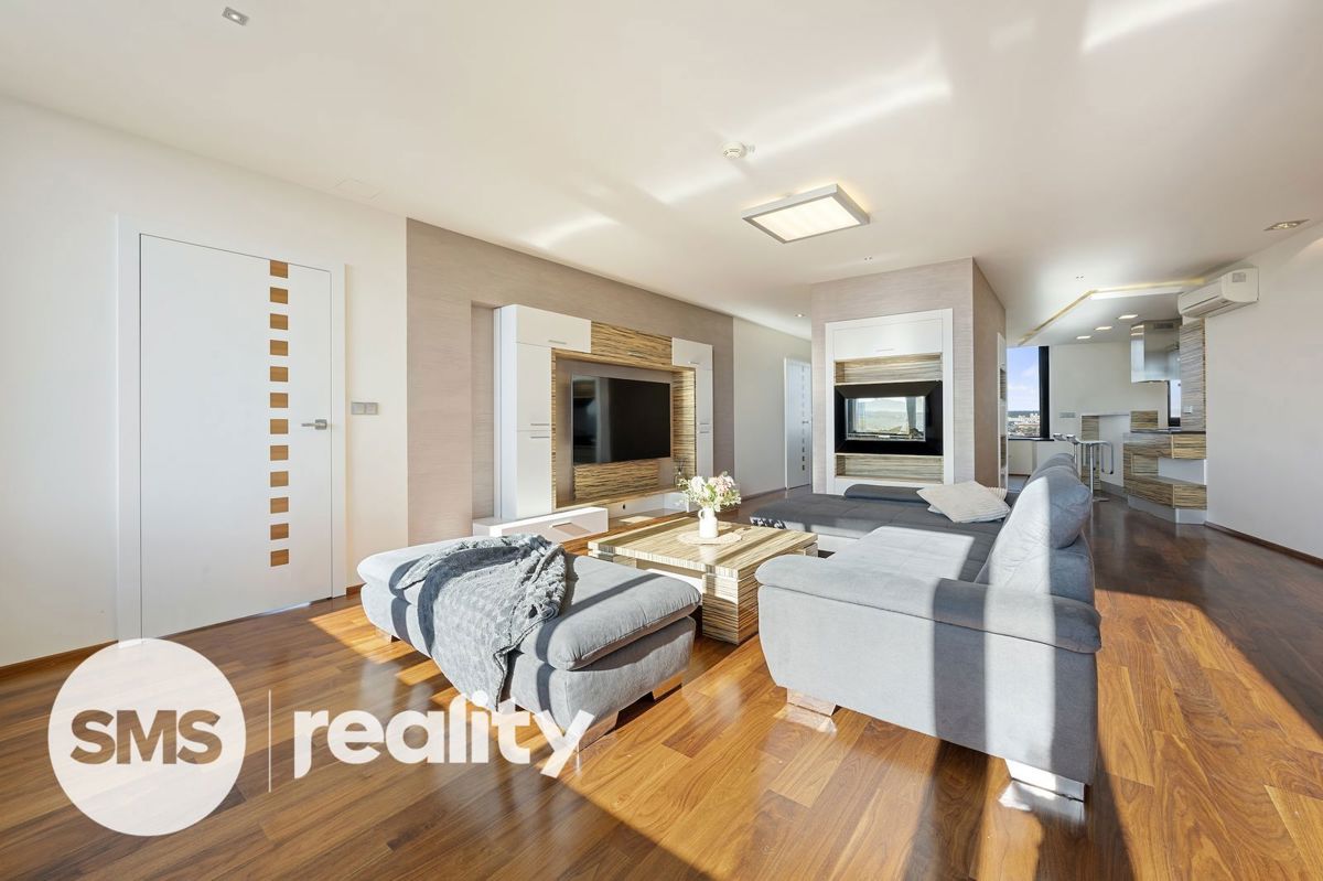 Photo 2 - Apartment for rent · 332 m²