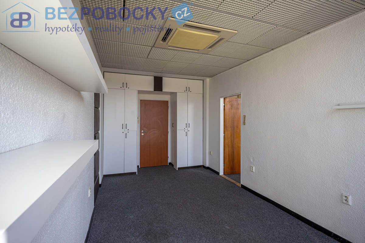 Photo 4 - Commercial property for rent · Office · 1 200 m²