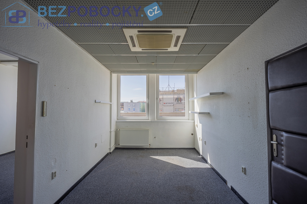 Photo 3 - Commercial property for rent · Office · 1 200 m²
