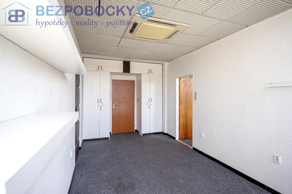 Photo 3 - Commercial property for rent · Office · 32 m²
