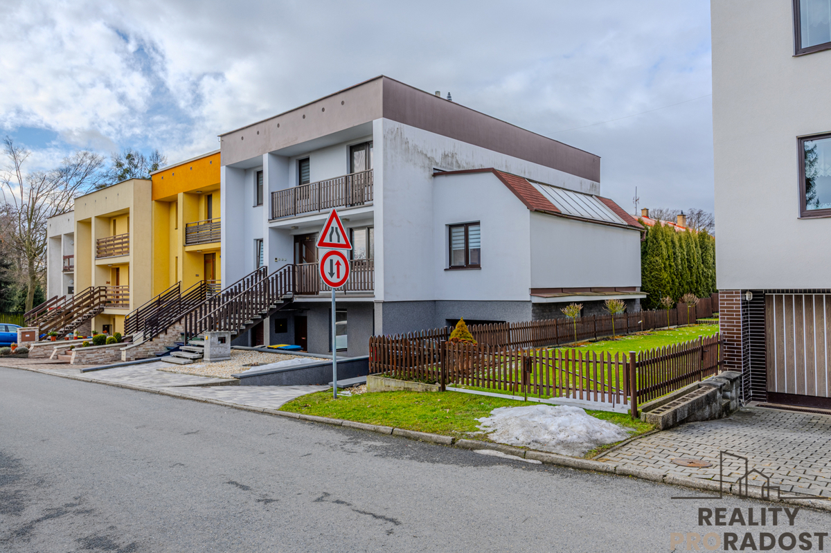 Фото 1 - Продаж будинку · Сімейний будинок · 342 m²