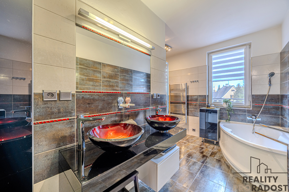 Фото 3 - Продаж будинку · Сімейний будинок · 342 m²