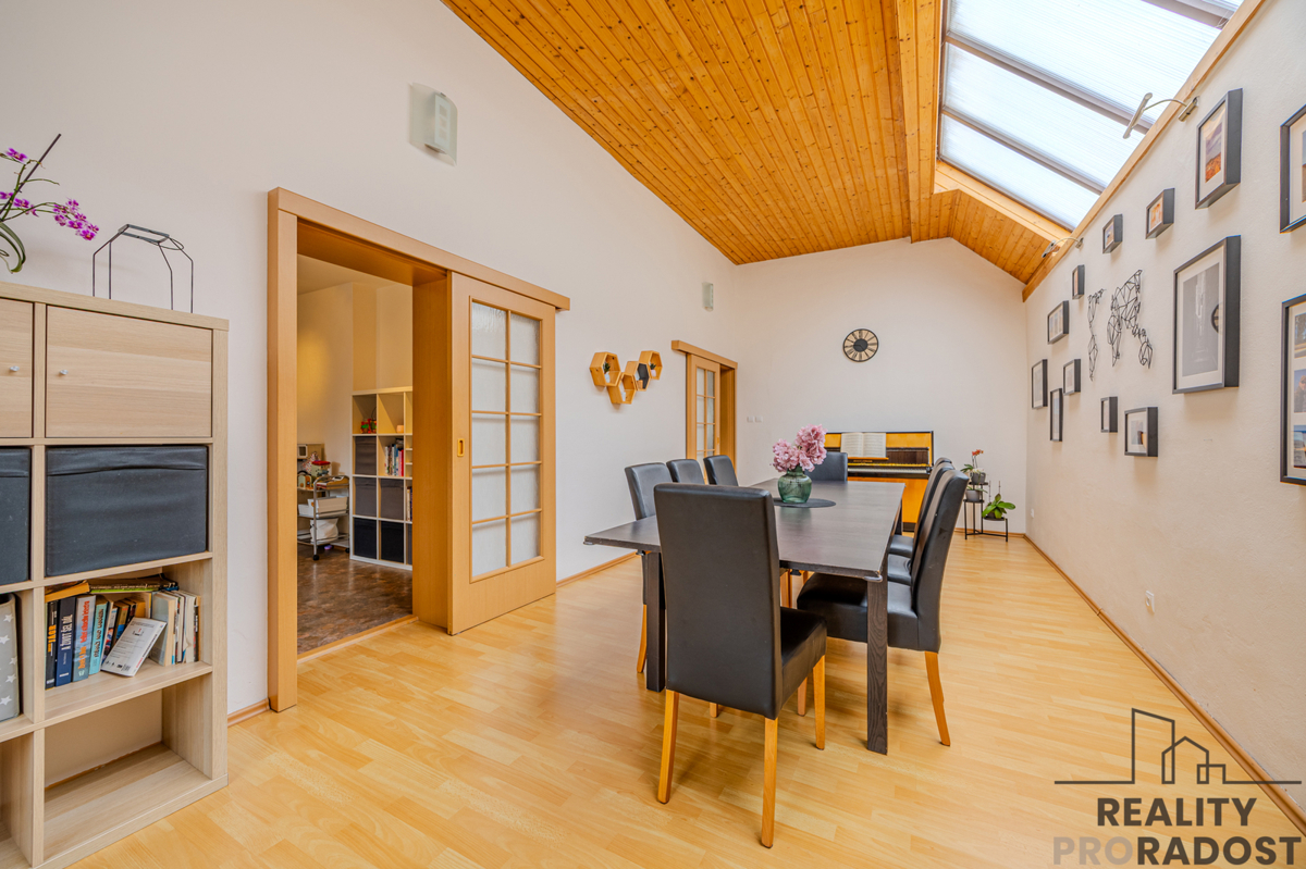 Фото 4 - Продаж будинку · Сімейний будинок · 342 m²