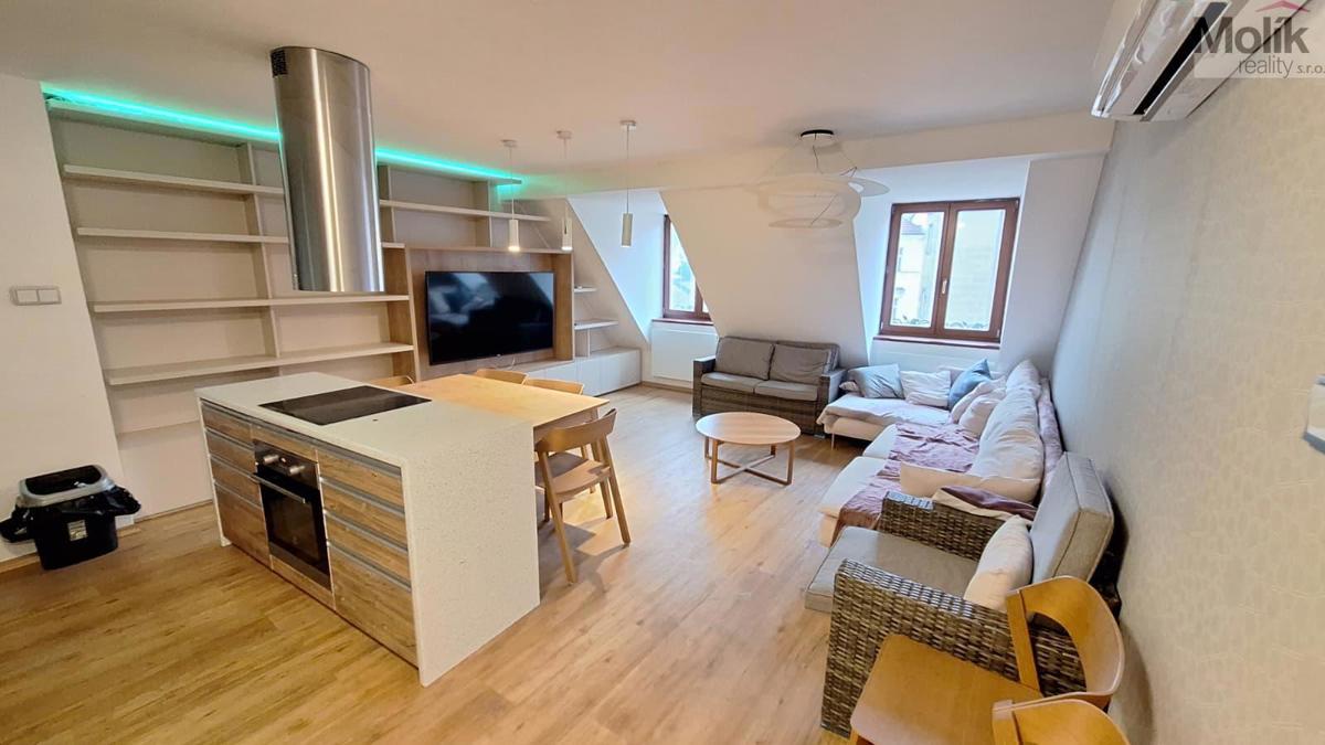 Фото 4 - Продаж будинку · 425 m²