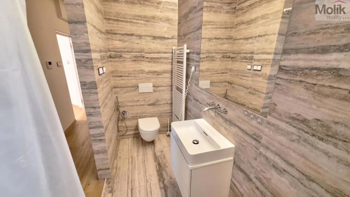 Фото 3 - Продаж будинку · 425 m²