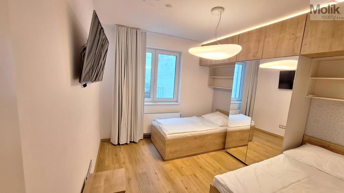 Фото 1 - Продаж будинку · 425 m²