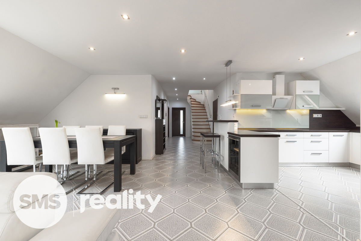 Photo 1 - Apartment for sale · 5+kk · 185 m²