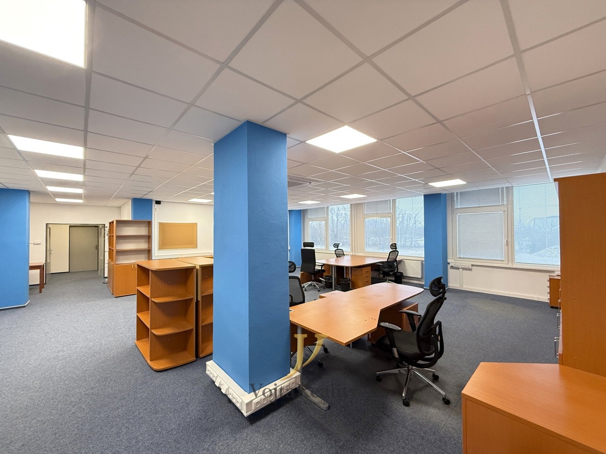 Photo 1 - Commercial property for rent · Office · 129 m²