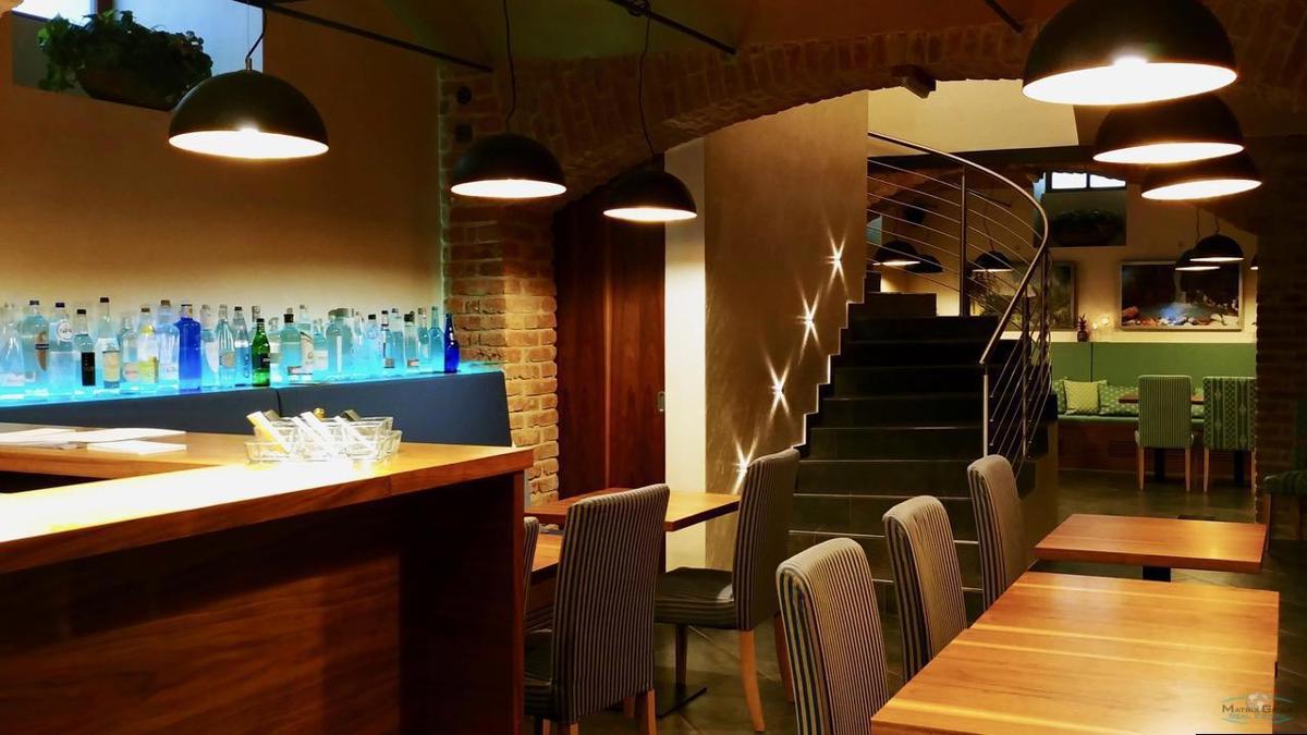 Photo 3 - Commercial property for sale · Club