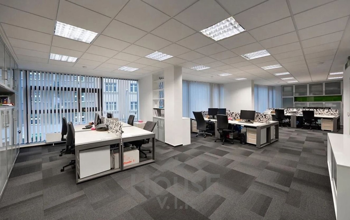 Photo 1 - Commercial property for sale · Office · 616 m²