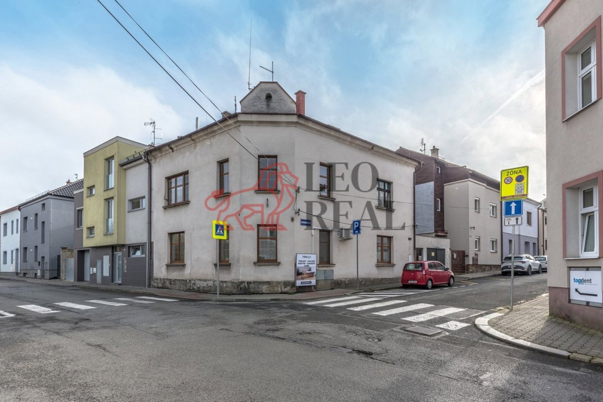 Фото 1 - Продаж будинку · Сімейний будинок · 384 m²