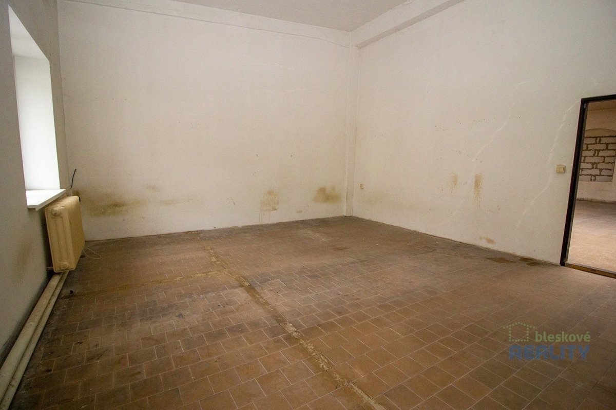 Photo 3 - Commercial property for rent · 826 m²