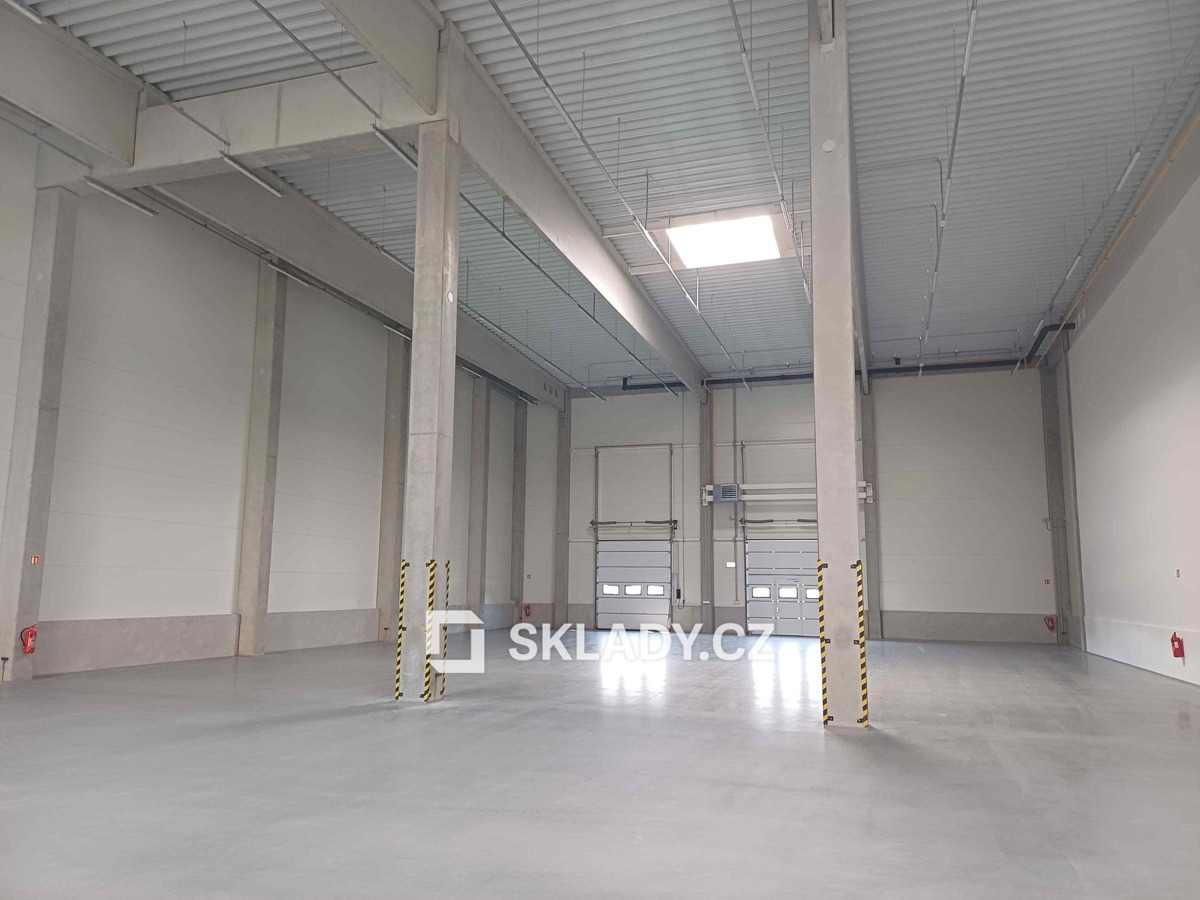 Photo 4 - Commercial property for rent · 816 m²