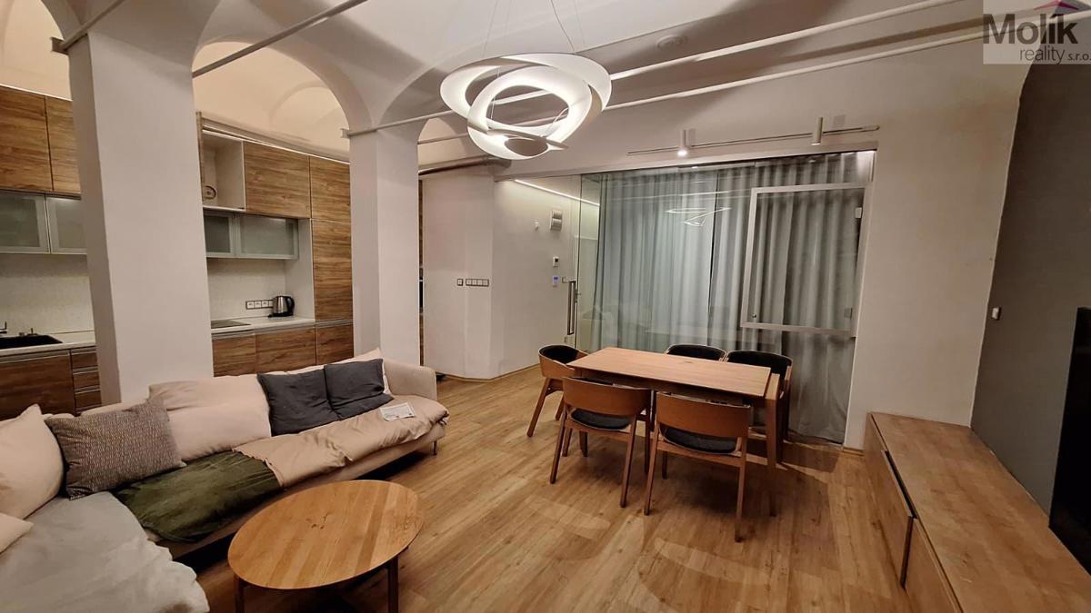 Фото 2 - Продаж будинку · Сімейний будинок · 425 m²