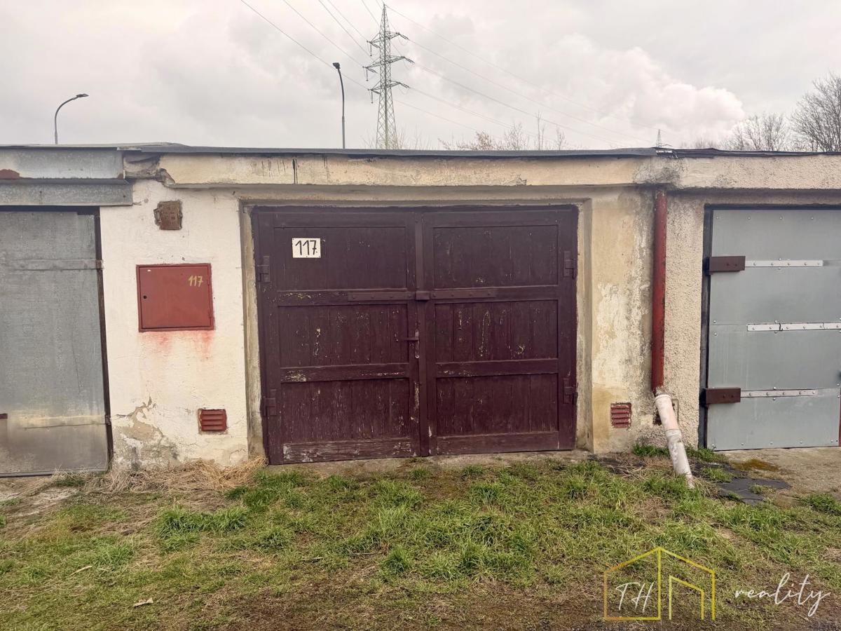 Photo 2 - Garage for sale