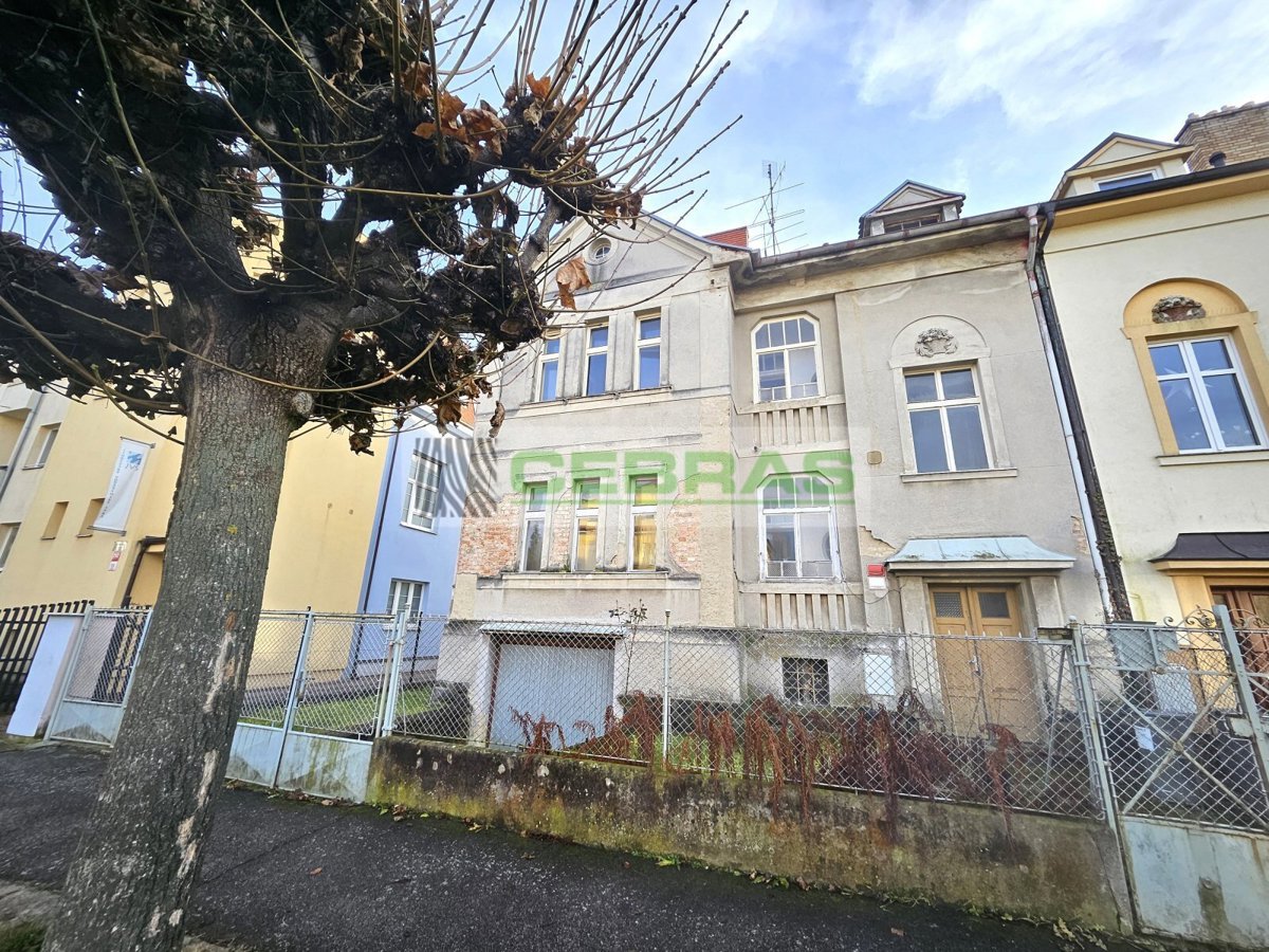 Фото 2 - Продаж будинку · Вілла · 370 m² · 5 кімнат