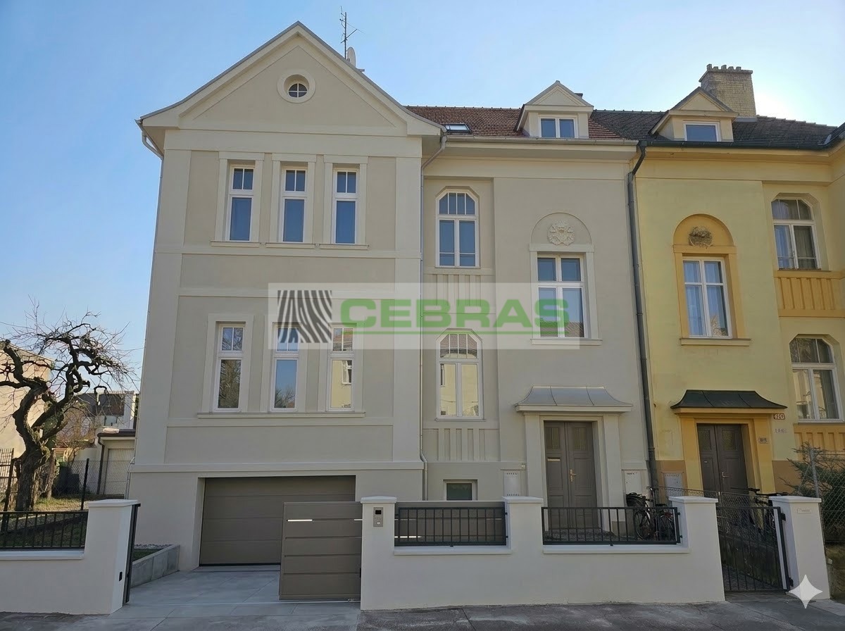 Фото 1 - Продаж будинку · Вілла · 370 m² · 5 кімнат