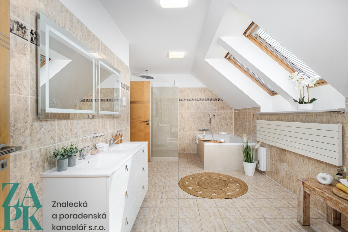 Photo 3 - House for sale · Family house · 254 m² · 4 rooms