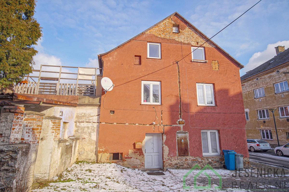 Фото 1 - Продажа дома · Семейный дом · 270 m²