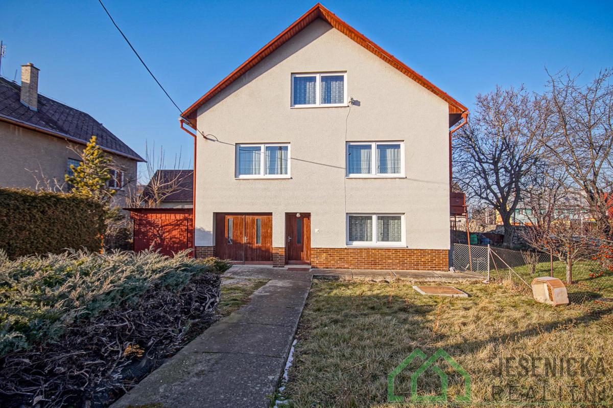 Фото 1 - Продажа дома · Семейный дом · 338 m² · 6 комнат