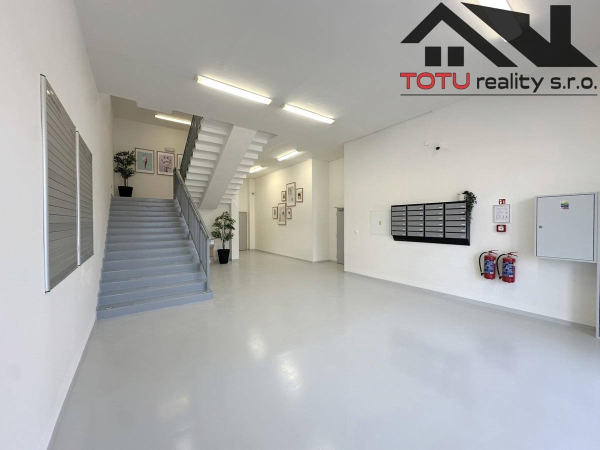 Photo 2 - Commercial property for rent · Office · 142 m²