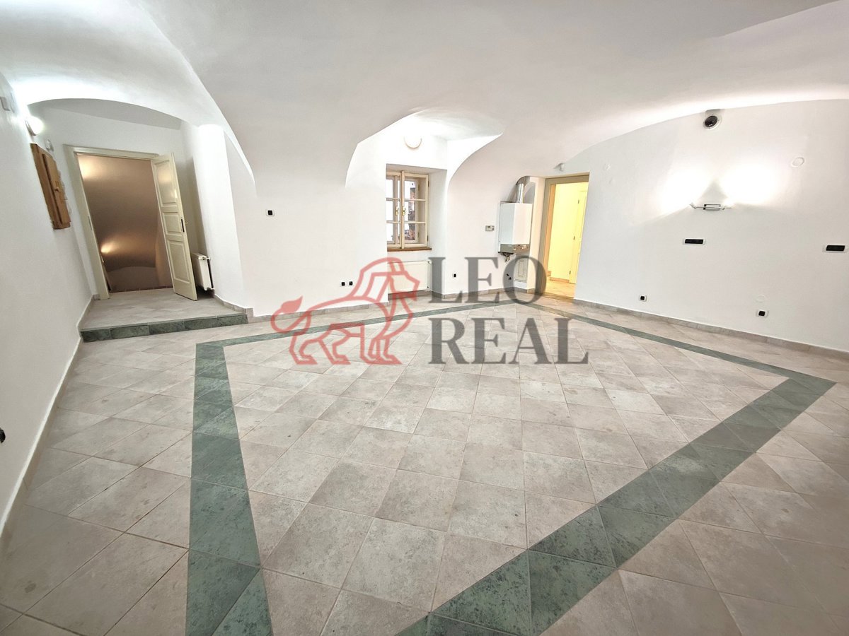 Photo 1 - Commercial property for sale · 152 m²