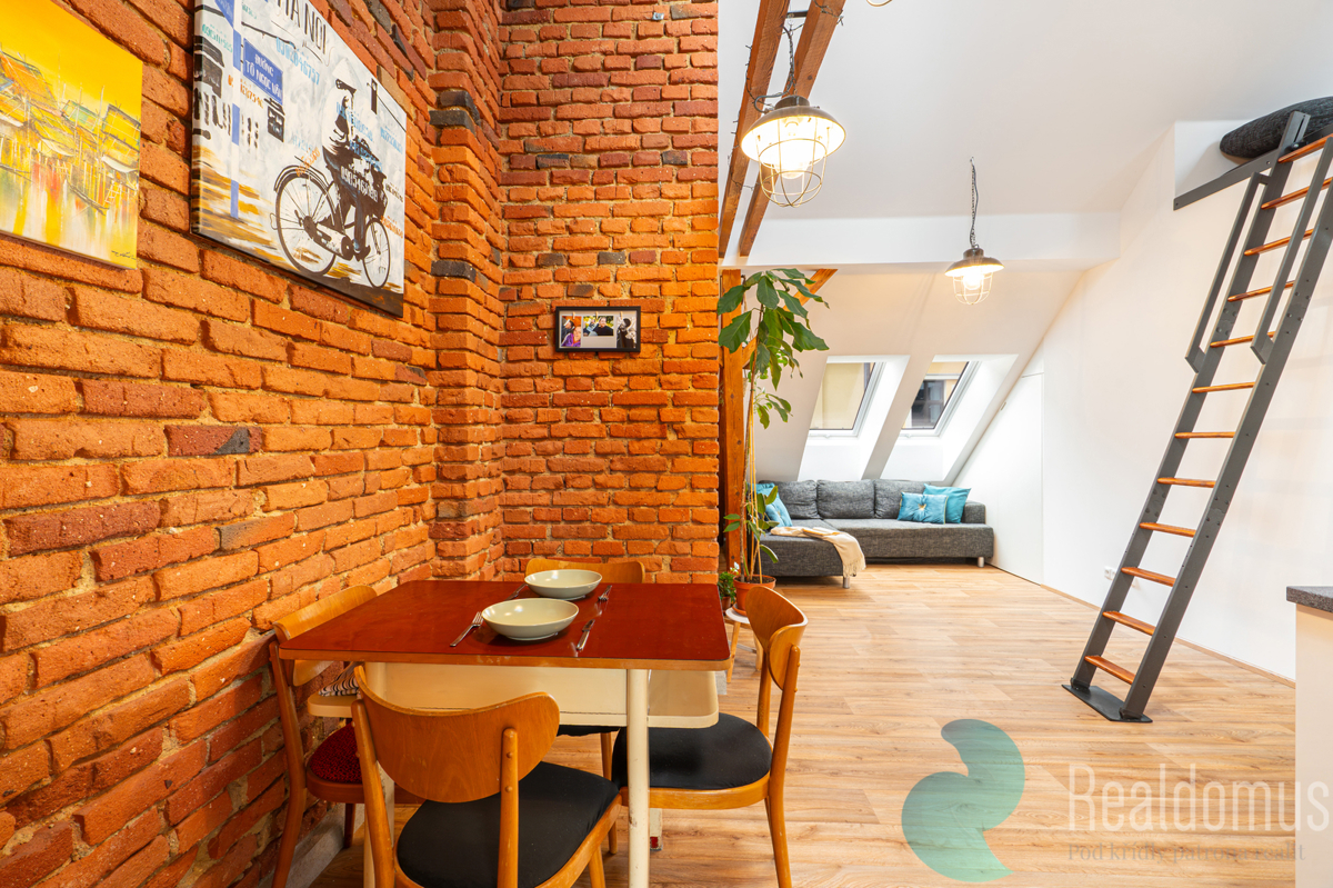 Фото 3 - Продаж будинку · Сімейний будинок · 212 m² · 5 кімнат