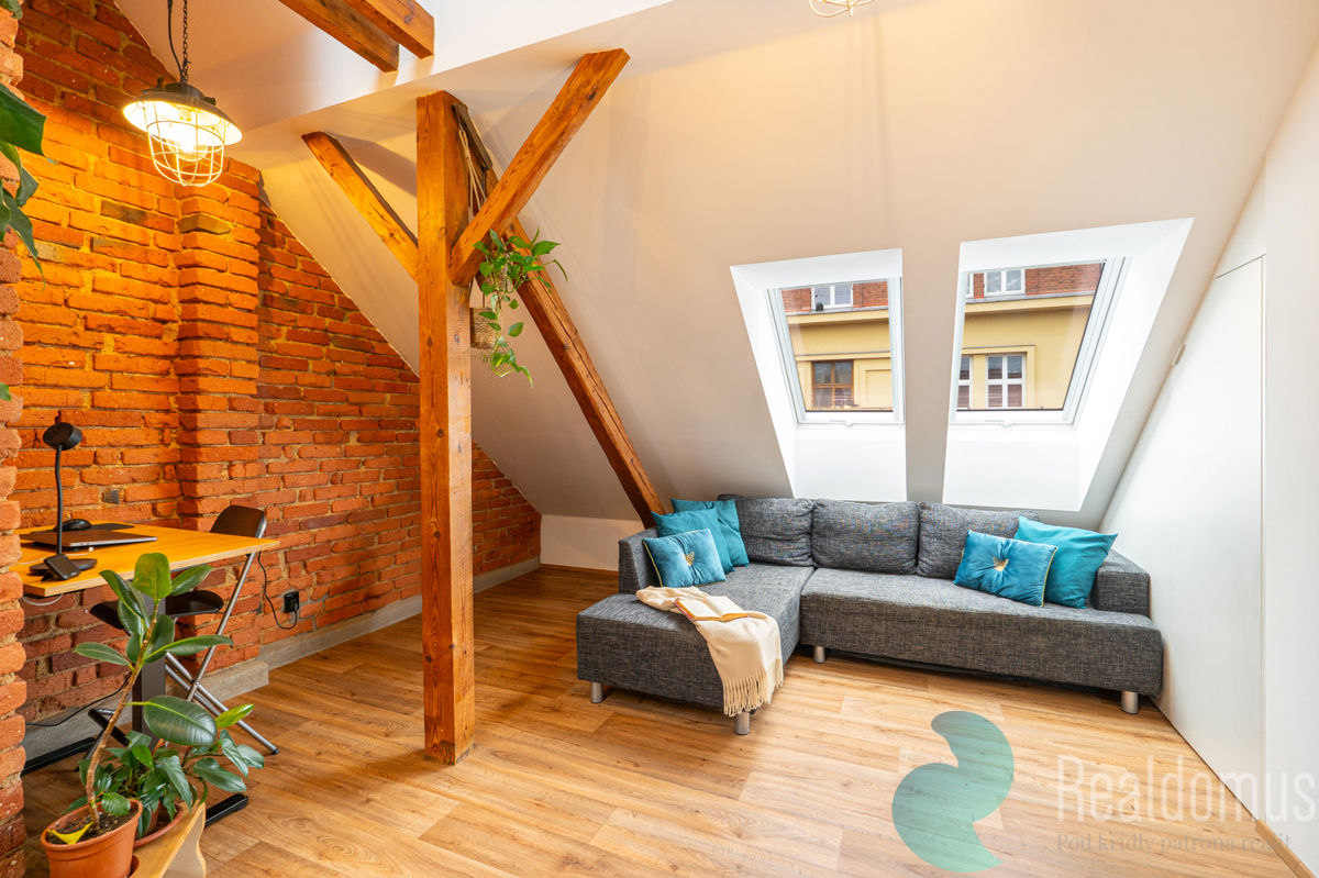 Фото 1 - Продаж будинку · Сімейний будинок · 212 m² · 5 кімнат
