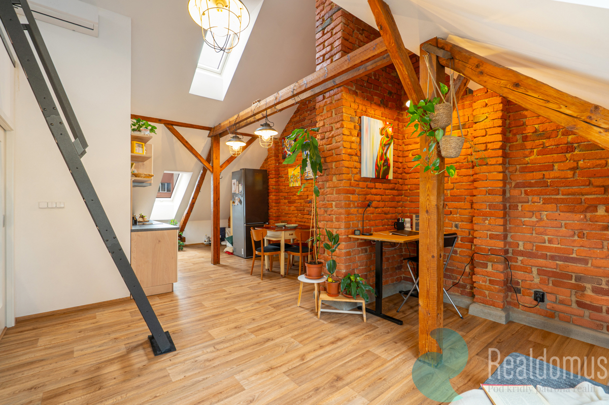 Фото 2 - Продаж будинку · Сімейний будинок · 212 m² · 5 кімнат