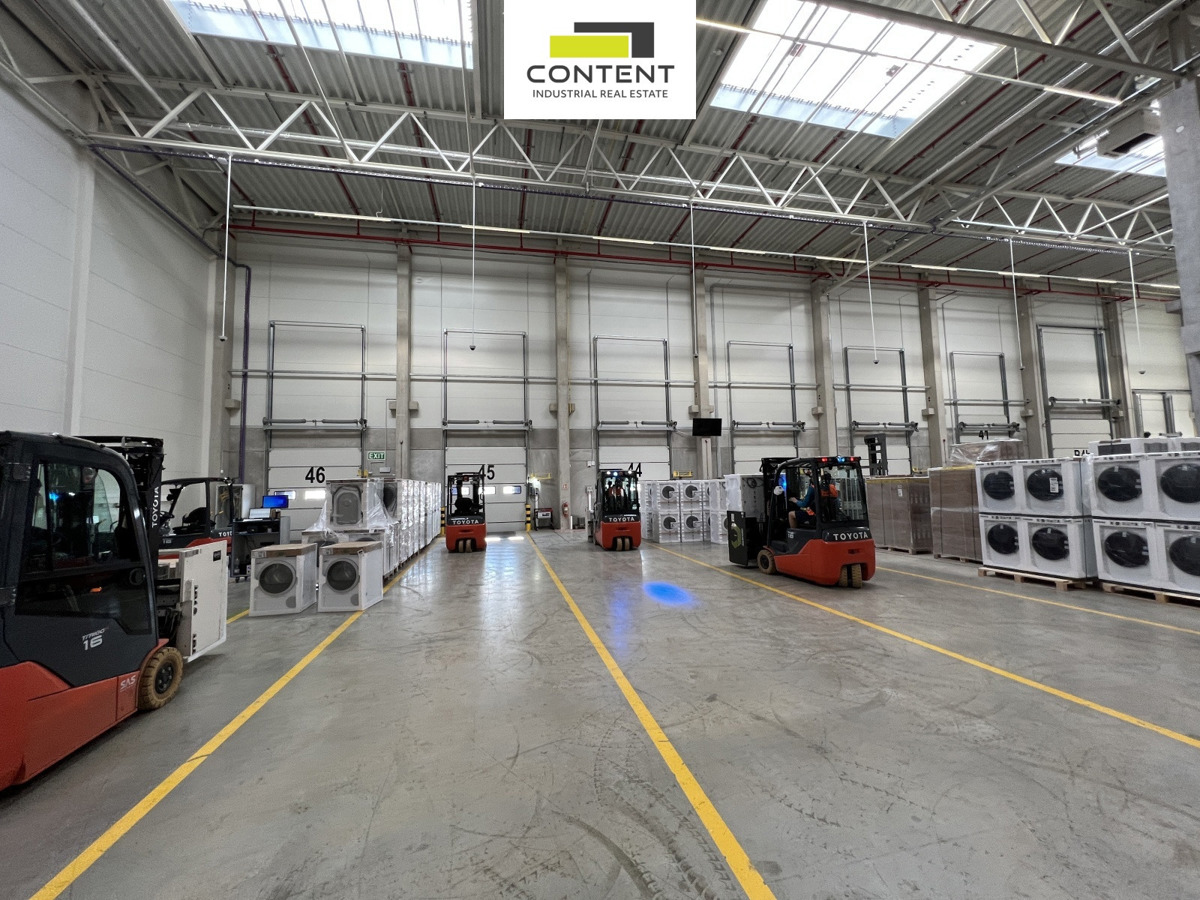 Photo 1 - Commercial property for rent · 7 600 m²