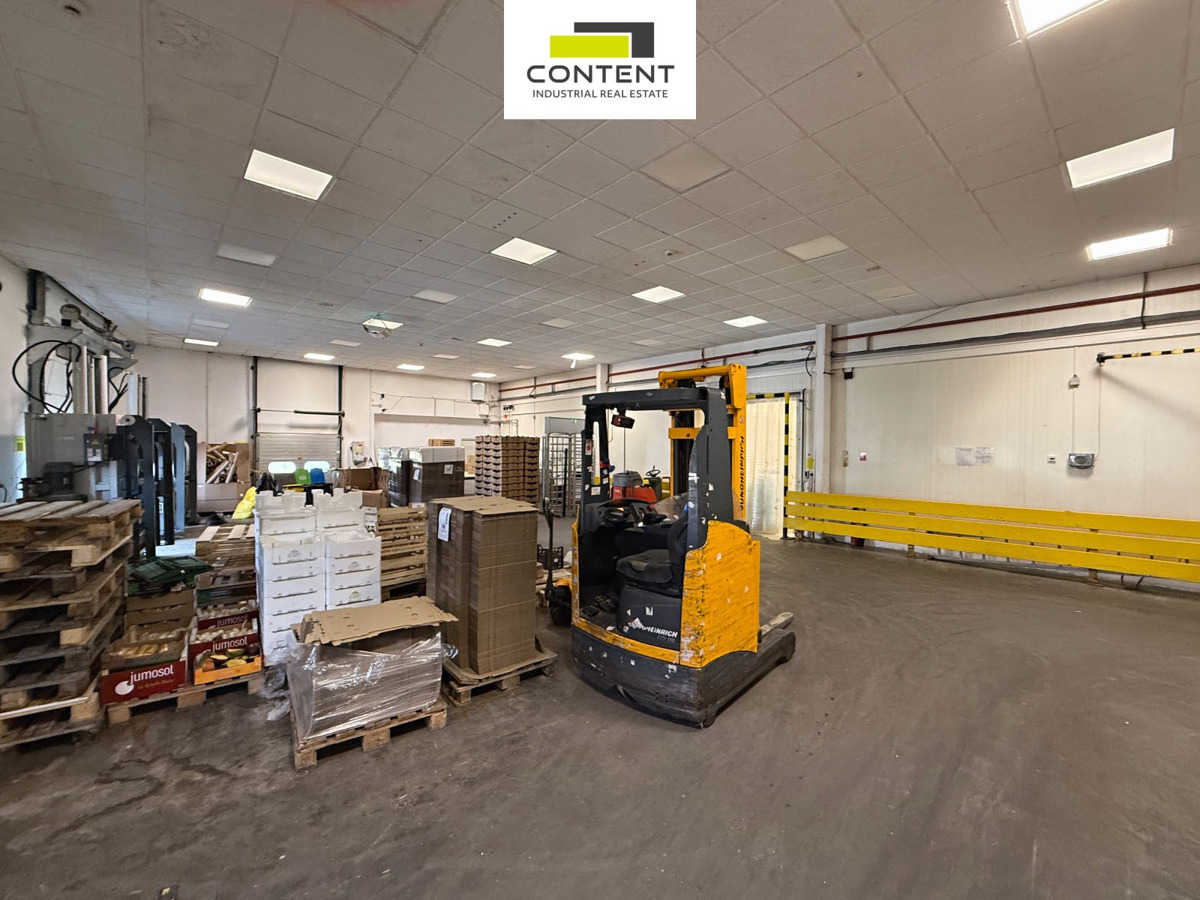 Photo 2 - Commercial property for rent · Warehouse · 4 712 m²