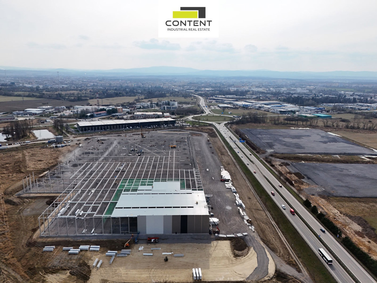 Photo 4 - Commercial property for rent · 4 100 m²