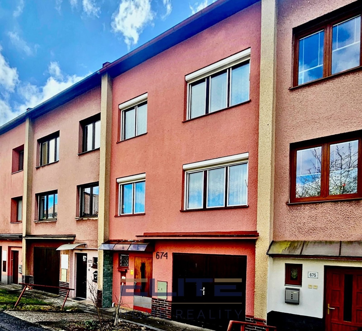 Фото 2 - Продаж будинку · Сімейний будинок · 225 m² · 5 кімнат