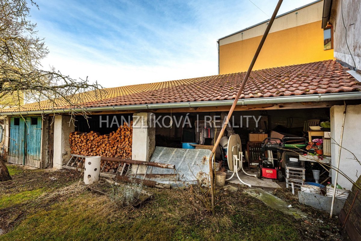 Фото 2 - Продаж будинку · 300 m² · 5 кімнат